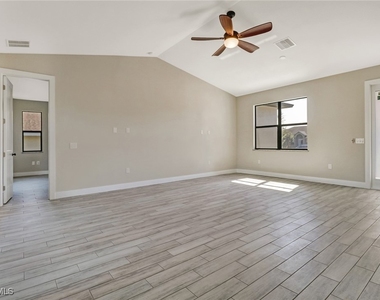 10621 Landau Lane - Photo Thumbnail 7