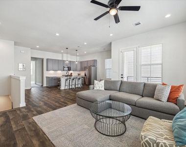 5723 White Magnolia Street - Photo Thumbnail 2