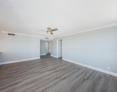 6279 Sun Boulevard - Photo Thumbnail 5