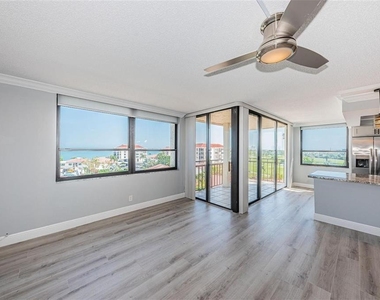 6279 Sun Boulevard - Photo Thumbnail 10