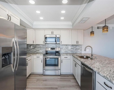 6279 Sun Boulevard - Photo Thumbnail 9
