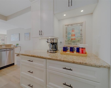 16700 Gulf Boulevard - Photo Thumbnail 13