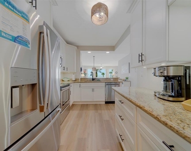 16700 Gulf Boulevard - Photo Thumbnail 11