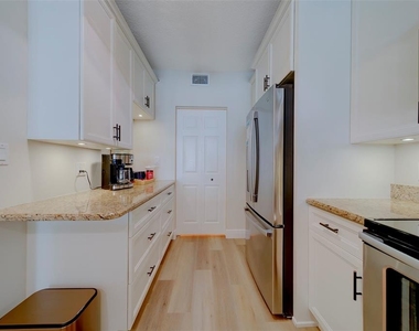 16700 Gulf Boulevard - Photo Thumbnail 12