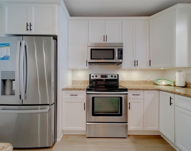 16700 Gulf Boulevard - Photo Thumbnail 10