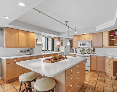 97 Sunset Drive - Photo Thumbnail 22