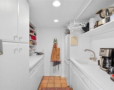 97 Sunset Drive - Photo Thumbnail 24