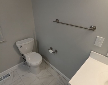 140 Zara Street - Photo Thumbnail 12