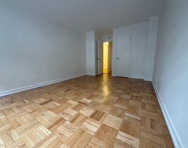 East 63rd Street - Photo Thumbnail 3