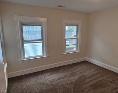 510 E 7th St - Photo Thumbnail 5