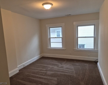 510 E 7th St - Photo Thumbnail 4