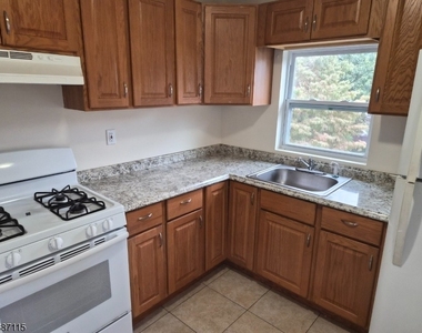 510 E 7th St - Photo Thumbnail 8