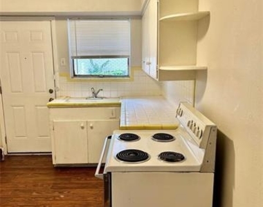 11223 Wyatt Street - Photo Thumbnail 2
