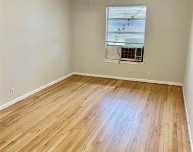 11223 Wyatt Street - Photo Thumbnail 3