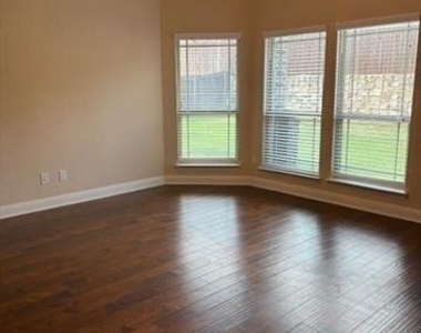 1221 Hoyt Drive - Photo Thumbnail 16