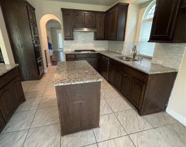 1221 Hoyt Drive - Photo Thumbnail 11