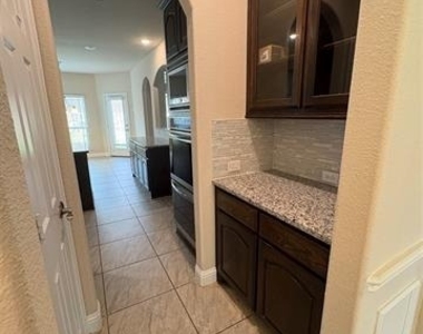 1221 Hoyt Drive - Photo Thumbnail 7