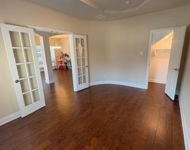 1221 Hoyt Drive - Photo Thumbnail 4
