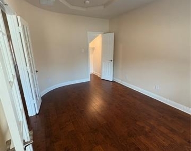 1221 Hoyt Drive - Photo Thumbnail 5
