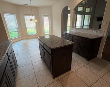 1221 Hoyt Drive - Photo Thumbnail 12