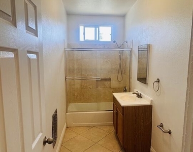 417 W 52nd Place - Photo Thumbnail 6