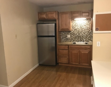 1000 W 26th St - Photo Thumbnail 2