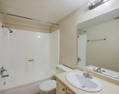 1000 W 26th St - Photo Thumbnail 17