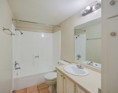 1000 W 26th St - Photo Thumbnail 16