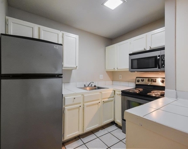 1000 W 26th St - Photo Thumbnail 10
