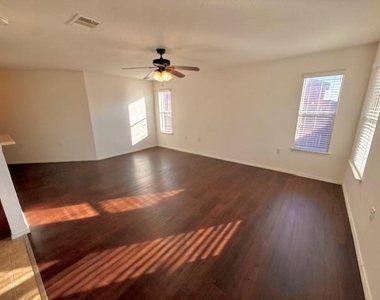 314 Paddington Dr - Photo Thumbnail 3