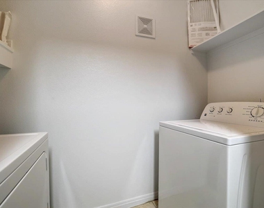 2515 Pearl - Photo Thumbnail 6