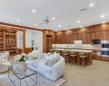 3705 Gilbert St - Photo Thumbnail 8