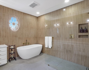 3705 Gilbert St - Photo Thumbnail 15