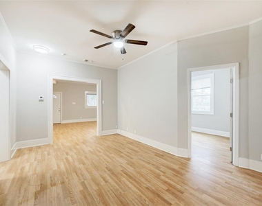 2511 San Gabriel St - Photo Thumbnail 9