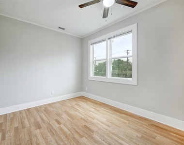 2511 San Gabriel St - Photo Thumbnail 10