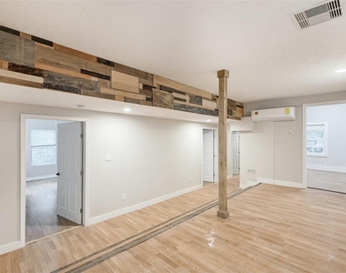 2511 San Gabriel St - Photo Thumbnail 2