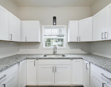 2511 San Gabriel St - Photo Thumbnail 3