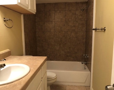 1000 W 26th St - Photo Thumbnail 1