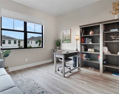 12973 Pembroke Drive - Photo Thumbnail 16
