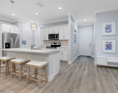 12973 Pembroke Drive - Photo Thumbnail 4
