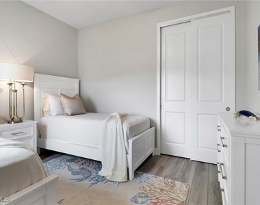 12973 Pembroke Drive - Photo Thumbnail 13