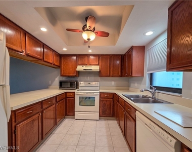 4371 Bay Beach Lane - Photo Thumbnail 6