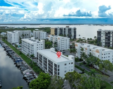 4371 Bay Beach Lane - Photo Thumbnail 19