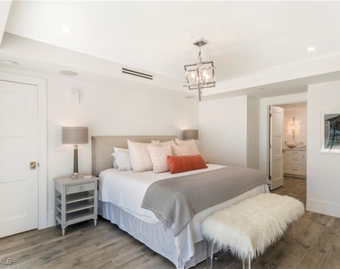 3377 Gulf Shore Boulevard N - Photo Thumbnail 12