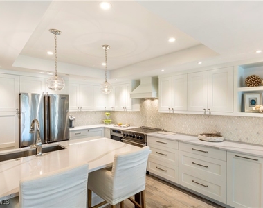 3377 Gulf Shore Boulevard N - Photo Thumbnail 7