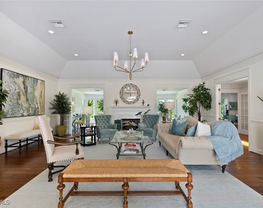 2700 Treasure Lane - Photo Thumbnail 6