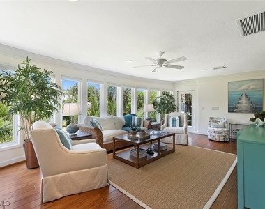 2700 Treasure Lane - Photo Thumbnail 5
