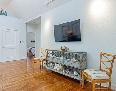 877 7th Street S - Photo Thumbnail 6