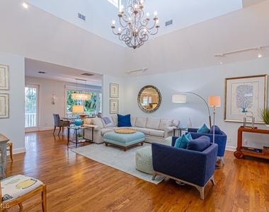 877 7th Street S - Photo Thumbnail 4
