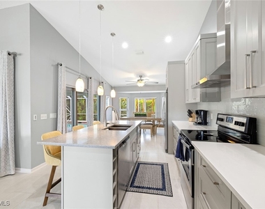 690 Amber Drive - Photo Thumbnail 7